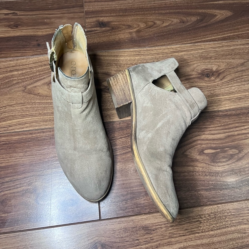 Neutral Ankle booties